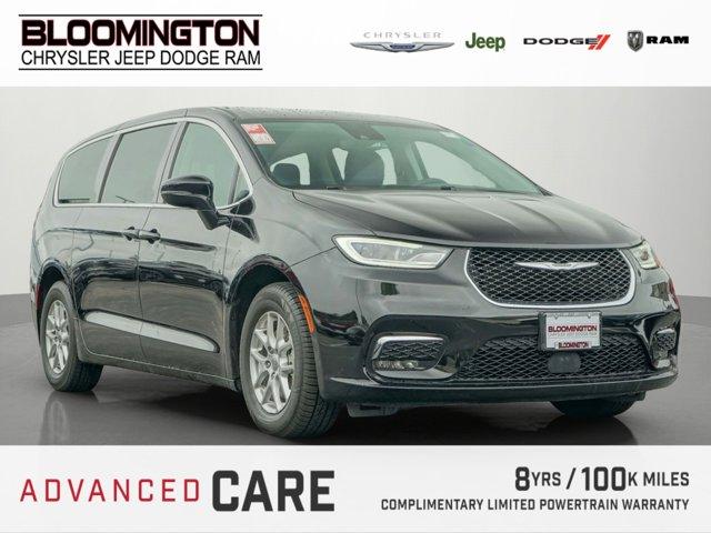 Photo of 2024 Diamond Black Crystal Pearlcoat Chrysler Pacifica