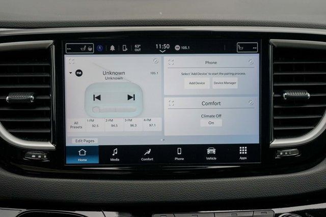 Photo of 2024 Diamond Black Crystal Pearlcoat Chrysler Pacifica