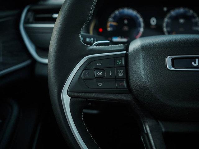 Photo of 2025 Bright White Clearcoat Jeep Grand Cherokee