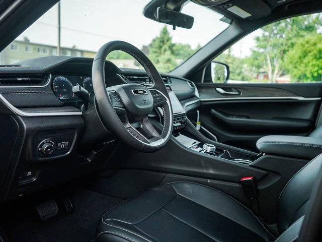 Photo of 2025 Bright White Clearcoat Jeep Grand Cherokee