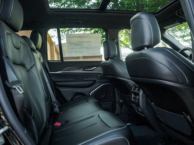 Photo of 2025 Bright White Clearcoat Jeep Grand Cherokee
