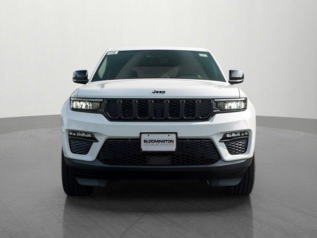 Photo of 2025 Bright White Clearcoat Jeep Grand Cherokee