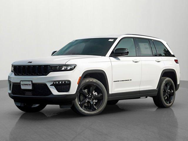 Photo of 2025 Bright White Clearcoat Jeep Grand Cherokee