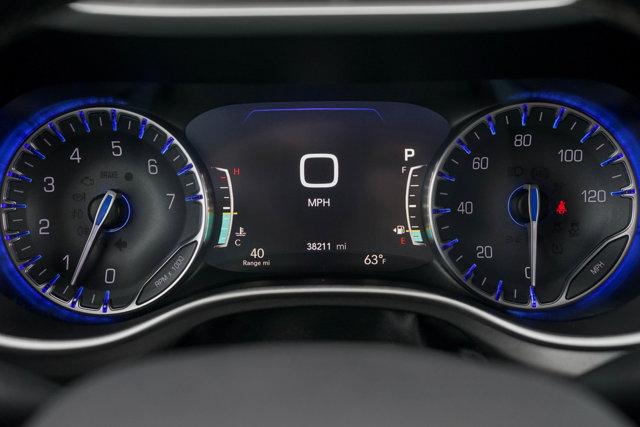 Photo of 2024 Diamond Black Crystal Pearlcoat Chrysler Pacifica