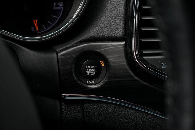 Photo of 2021 Diamond Black Crystal Pearlcoat Jeep Grand Cherokee