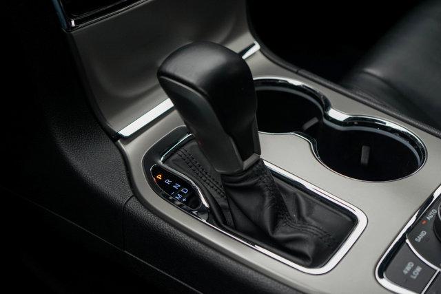 Photo of 2021 Diamond Black Crystal Pearlcoat Jeep Grand Cherokee