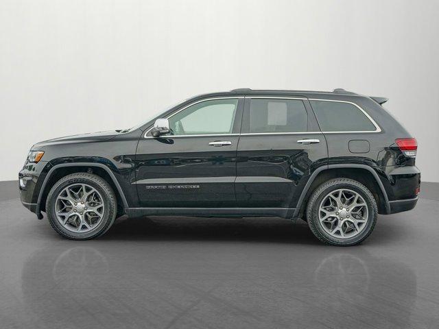 Photo of 2021 Diamond Black Crystal Pearlcoat Jeep Grand Cherokee