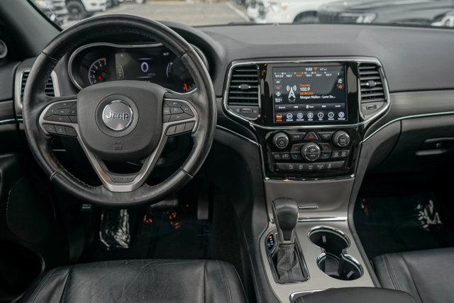 Photo of 2021 Diamond Black Crystal Pearlcoat Jeep Grand Cherokee