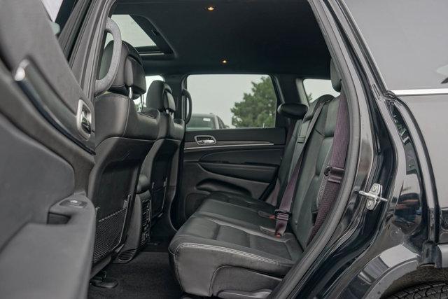 Photo of 2021 Diamond Black Crystal Pearlcoat Jeep Grand Cherokee