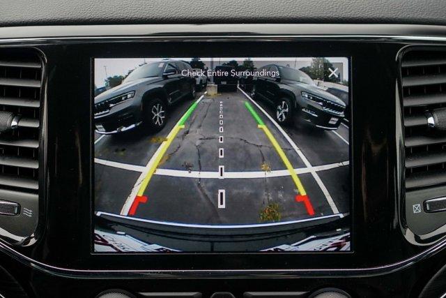 Photo of 2021 Diamond Black Crystal Pearlcoat Jeep Grand Cherokee