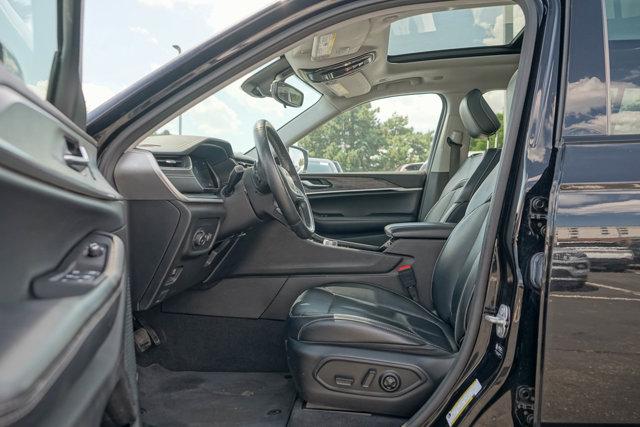 Photo of 2021 Diamond Black Crystal Pearlcoat Jeep Grand Cherokee L