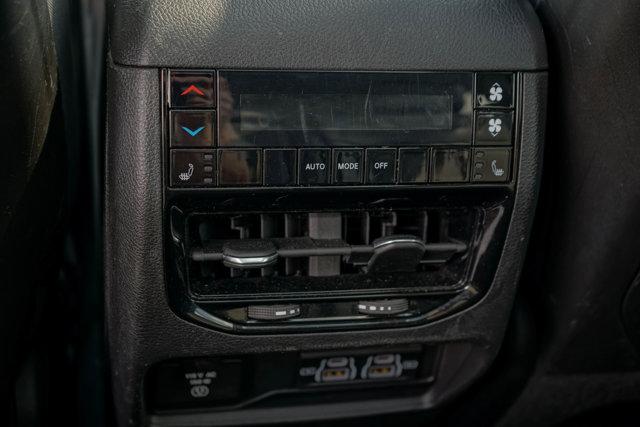 Photo of 2021 Diamond Black Crystal Pearlcoat Jeep Grand Cherokee L