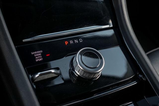 Photo of 2021 Diamond Black Crystal Pearlcoat Jeep Grand Cherokee L