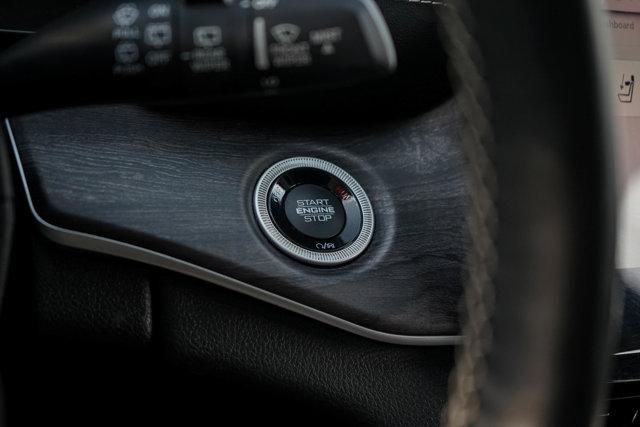 Photo of 2021 Diamond Black Crystal Pearlcoat Jeep Grand Cherokee L