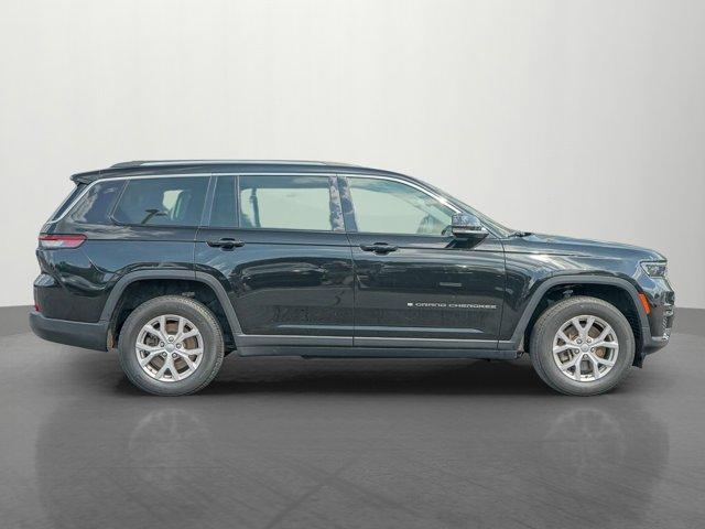 Photo of 2021 Diamond Black Crystal Pearlcoat Jeep Grand Cherokee L
