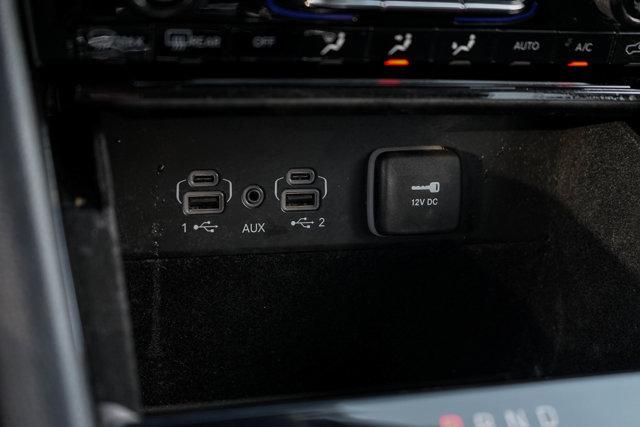 Photo of 2021 Diamond Black Crystal Pearlcoat Jeep Grand Cherokee L