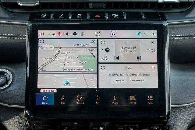 Photo of 2021 Diamond Black Crystal Pearlcoat Jeep Grand Cherokee L