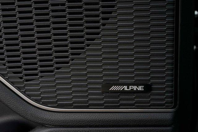 Photo of 2021 Diamond Black Crystal Pearlcoat Jeep Grand Cherokee L