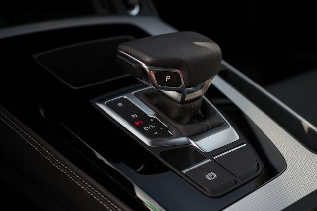 Photo of 2024 Gray Audi Q5