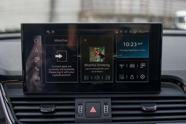 Photo of 2024 Gray Audi Q5