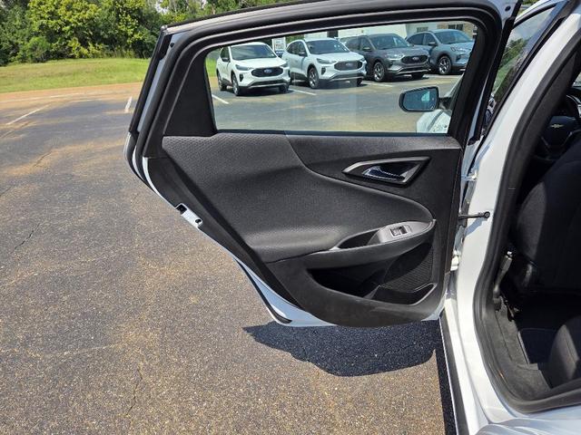 Photo of 2024 Summit White Chevrolet Malibu