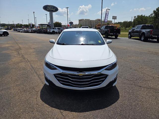 Photo of 2024 Summit White Chevrolet Malibu
