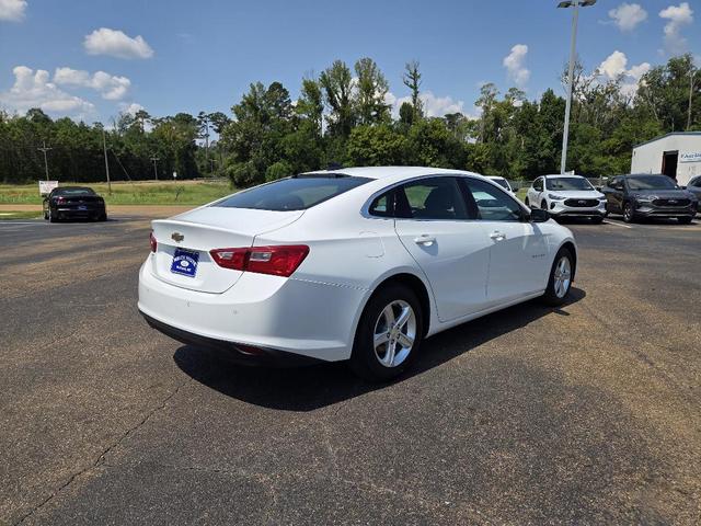Photo of 2024 Summit White Chevrolet Malibu
