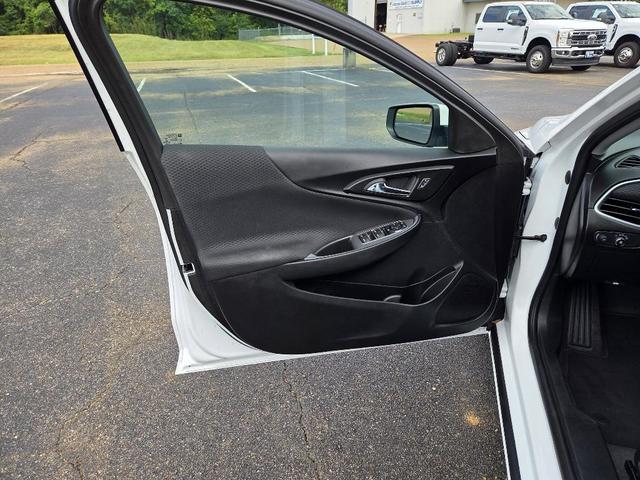 Photo of 2024 Summit White Chevrolet Malibu