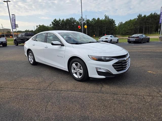 Photo of 2024 Summit White Chevrolet Malibu