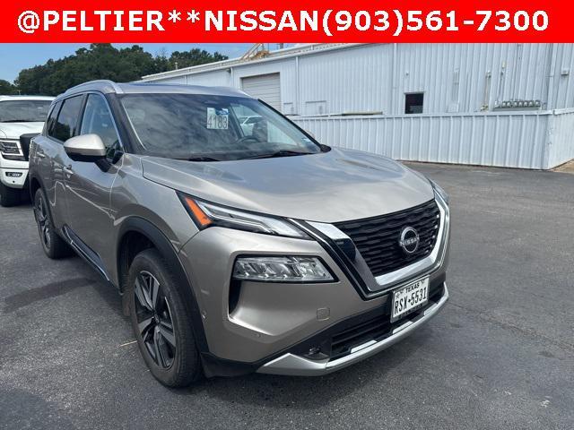 Photo of 2022 Champagne Silver Metallic Nissan Rogue