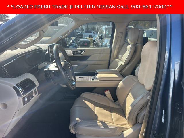 Photo of 2019 Blue Diamond Metallic Lincoln Navigator