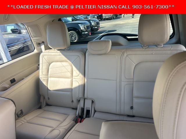 Photo of 2019 Blue Diamond Metallic Lincoln Navigator