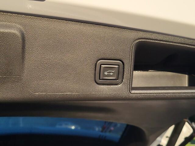Photo of 2023 Summit White GMC Terrain