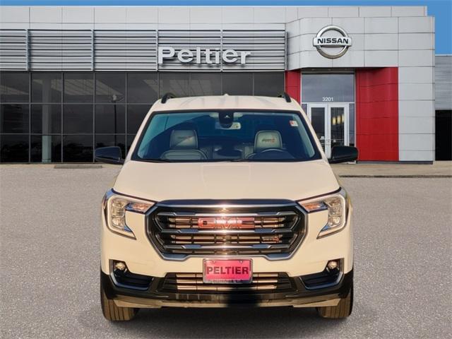 Photo of 2023 Summit White GMC Terrain