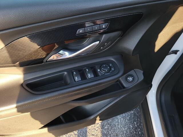 Photo of 2023 Summit White GMC Terrain