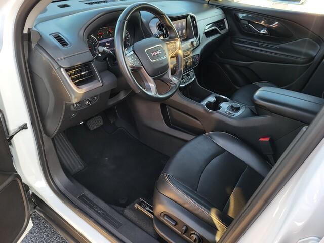 Photo of 2023 Summit White GMC Terrain