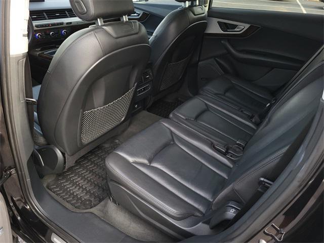 Photo of 2019 Orca Black Metallic Audi Q7