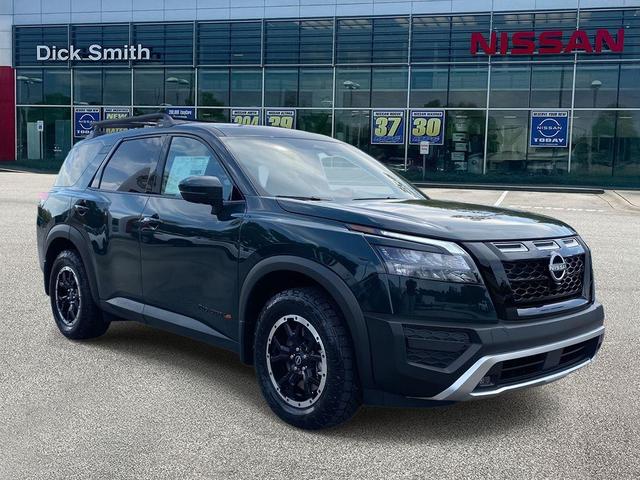 Photo of 2025 Obsidian Green Nissan Pathfinder