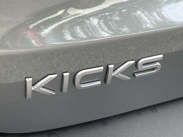 Photo of 2026 Gun Metallic Nissan Kicks