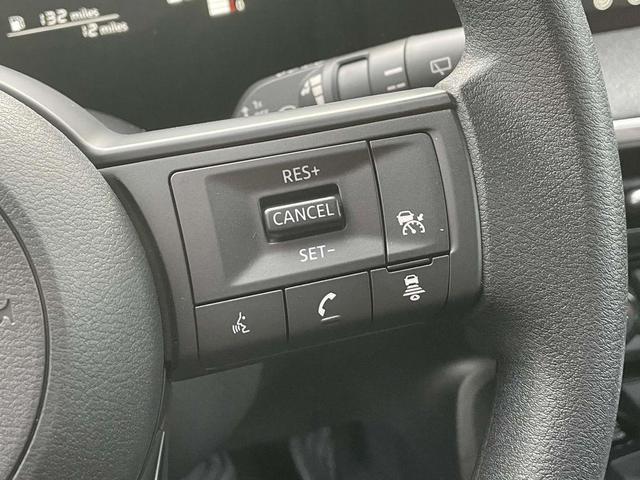 Photo of 2026 Gun Metallic Nissan Kicks
