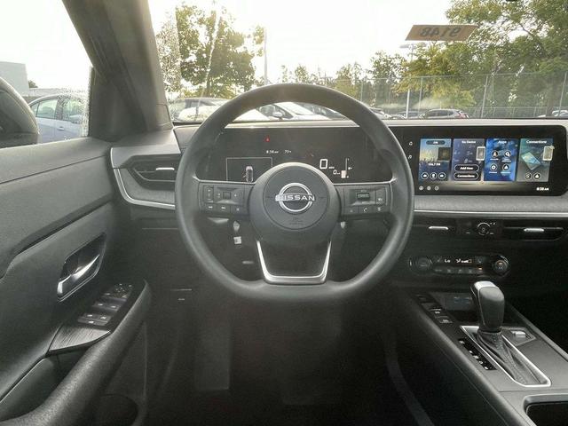 Photo of 2026 Gun Metallic Nissan Kicks