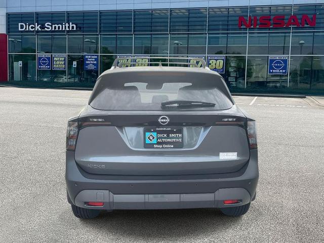 Photo of 2026 Gun Metallic Nissan Kicks