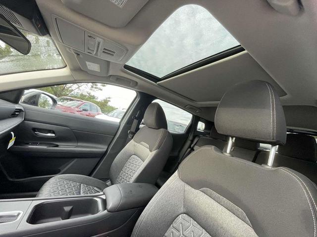 Photo of 2026 Gun Metallic Nissan Kicks