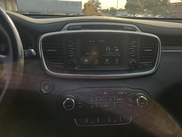 Photo of 2018 Platinum Graphite Kia Sorento