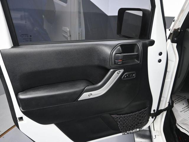 Photo of 2016 Bright White Clearcoat Jeep Wrangler Unlimited