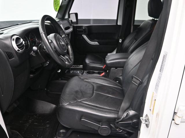 Photo of 2016 Bright White Clearcoat Jeep Wrangler Unlimited