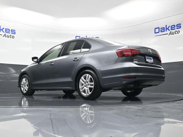 Photo of 2018 Platinum Gray Metallic Volkswagen Jetta