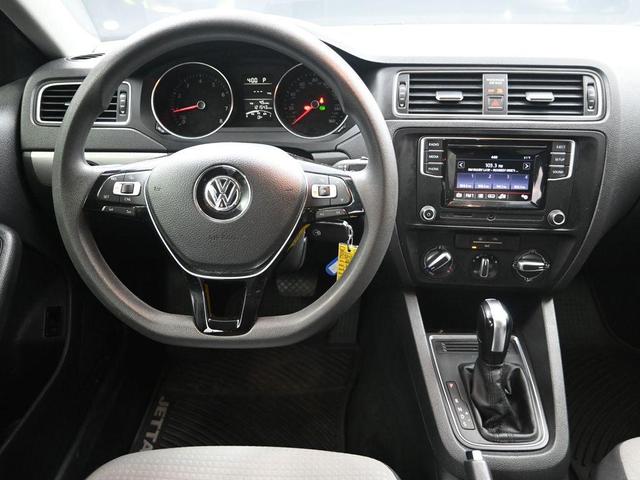 Photo of 2018 Platinum Gray Metallic Volkswagen Jetta