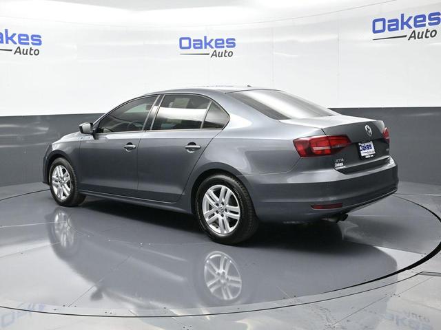 Photo of 2018 Platinum Gray Metallic Volkswagen Jetta