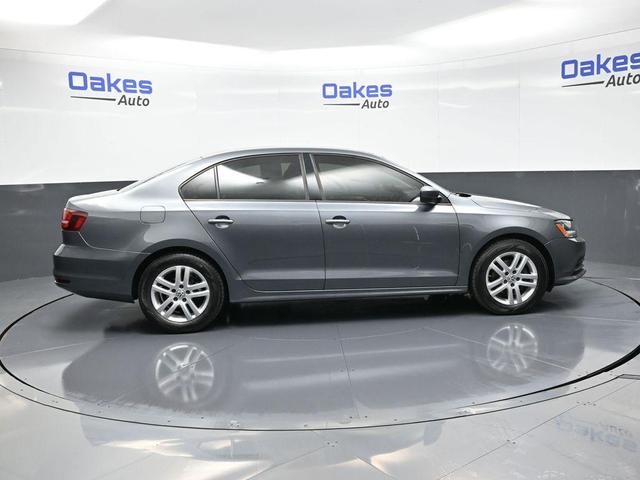Photo of 2018 Platinum Gray Metallic Volkswagen Jetta